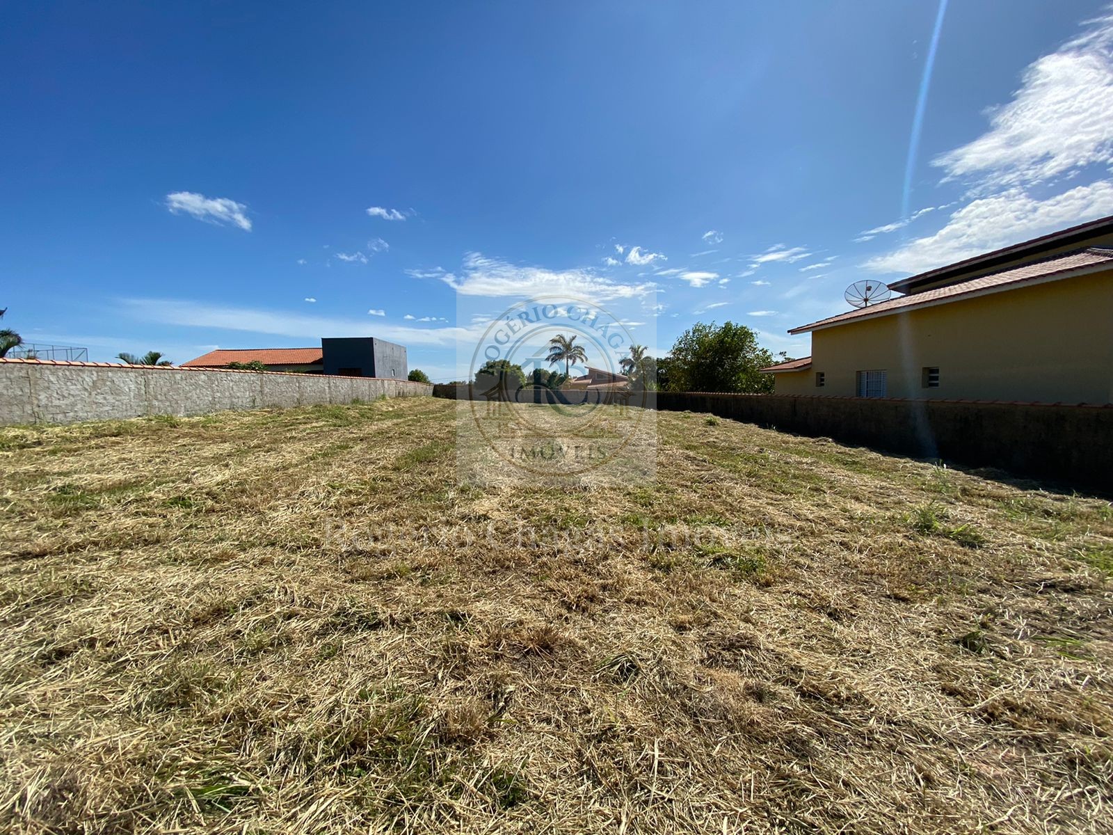 Terreno 1.000 m² — Todo Murado