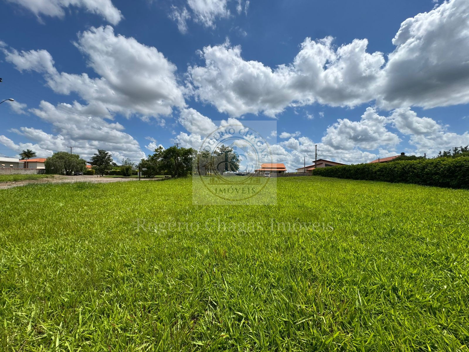 Terreno 1.044 m² no Centro do Condomínio — Pronto para Construir