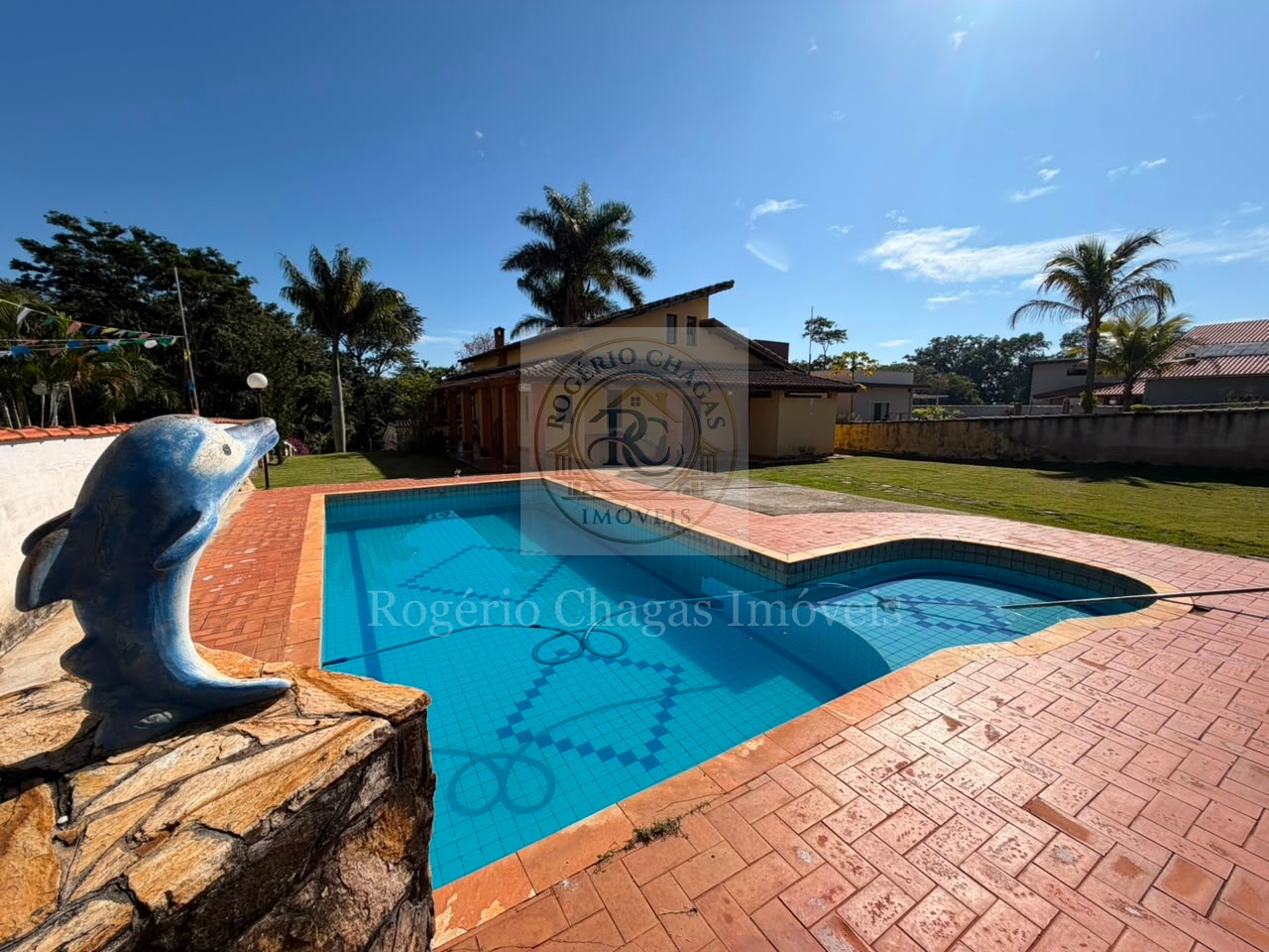Casa 3 Dormitórios com Piscina e Vista para o Lago — Residencial Fazenda Victória