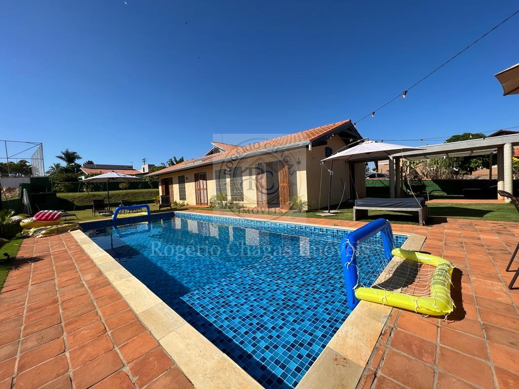 Casa Térrea 3 Suítes Mobiliada com Piscina e Jardim — Fazenda Victória